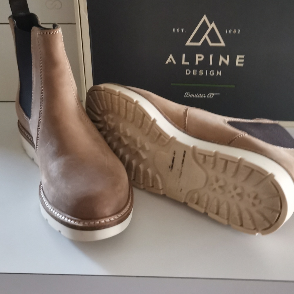 Blaze Chelsea Boot with Thick Sole and Elastic Panels Size: 9.5 Ivory - Picture 6 of 7